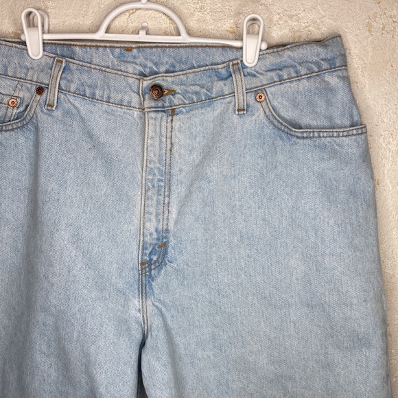 Vintage 522 Levi’s Jean Shorts - Picture 3 of 7